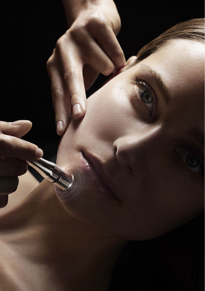 Photograph of a young woman receiving a Carita facial treatment using Aquadeep technology